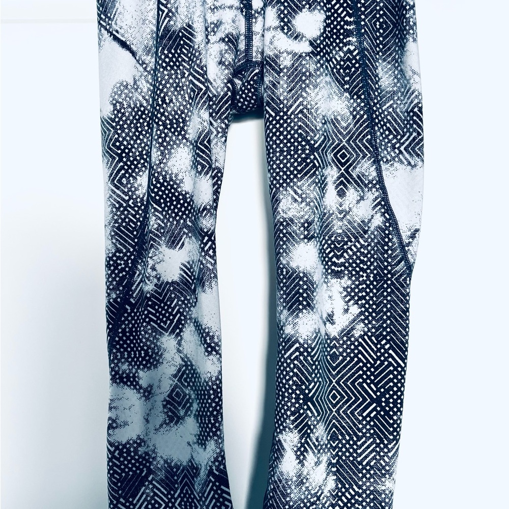 The North Face Blue/White Geometric Capri Leggings